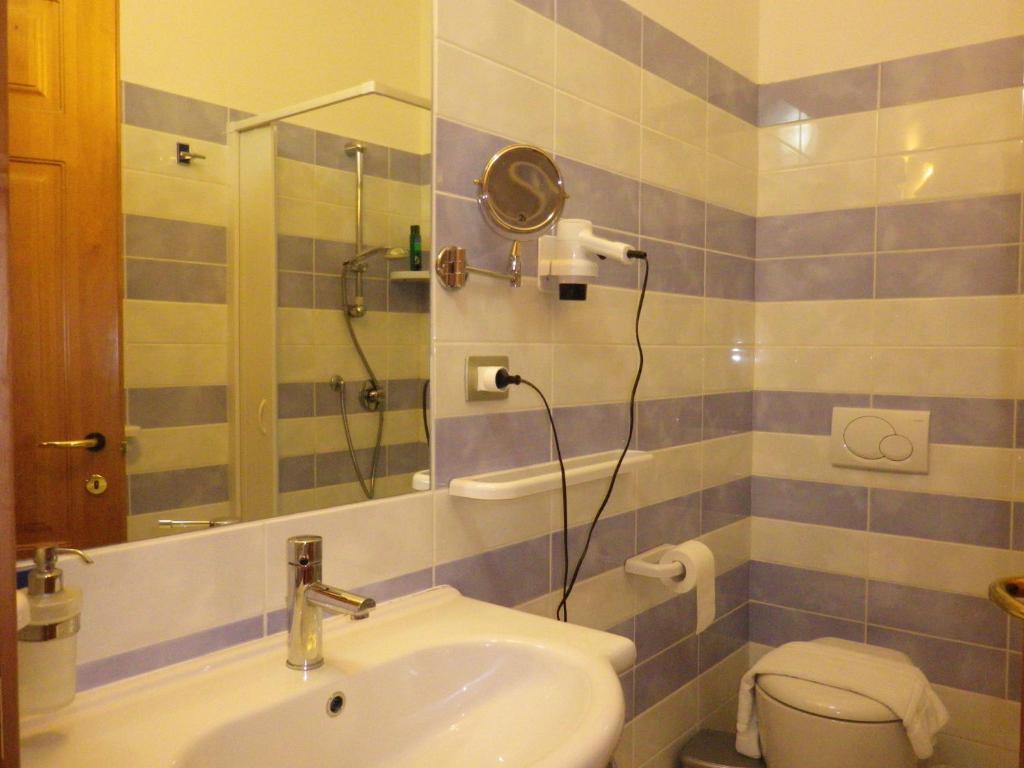 Elisart Guest House ألغيرو الغرفة الصورة