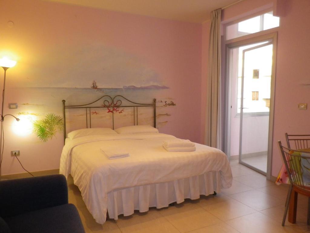 Elisart Guest House ألغيرو الغرفة الصورة